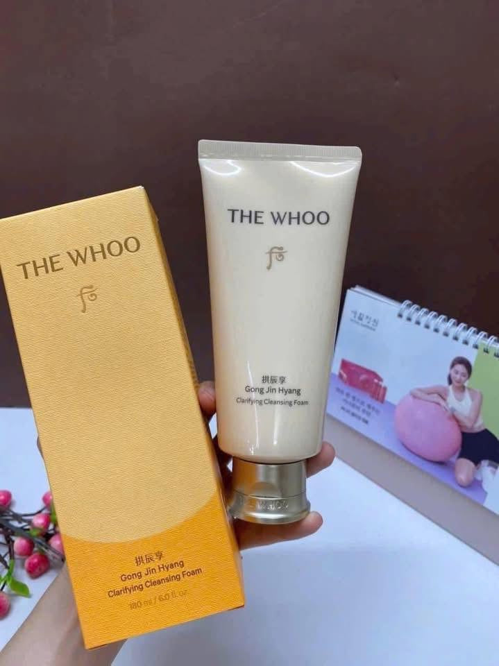 Sữa 𝐦ặ𝐭 𝐖𝐡𝐨𝐨 𝐯à𝐧𝐠 𝐆𝐨𝐧𝐠 𝐉𝐢𝐧 𝐅𝐚𝐜𝐢𝐚𝐥 𝐅𝐨𝐚𝐦 𝐂𝐥𝐞𝐚𝐧𝐬𝐞𝐫 𝐇𝐨à𝐧𝐠 𝐜𝐮𝐧𝐠 𝐜𝐡𝐨 𝐝𝐚 ẩ𝐦 𝐦ị𝐧 180ml