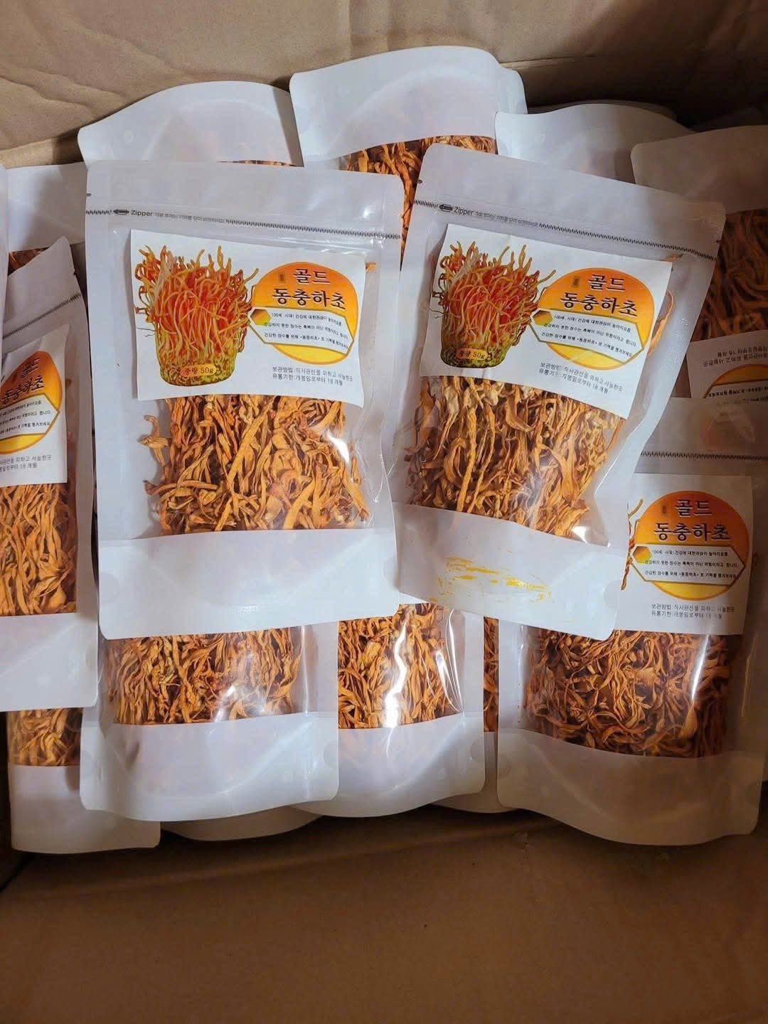 ĐÔNG TRÙNG HẠ THẢO DẠNG CÂY NẤM KHÔ Hàn Quốc 50g